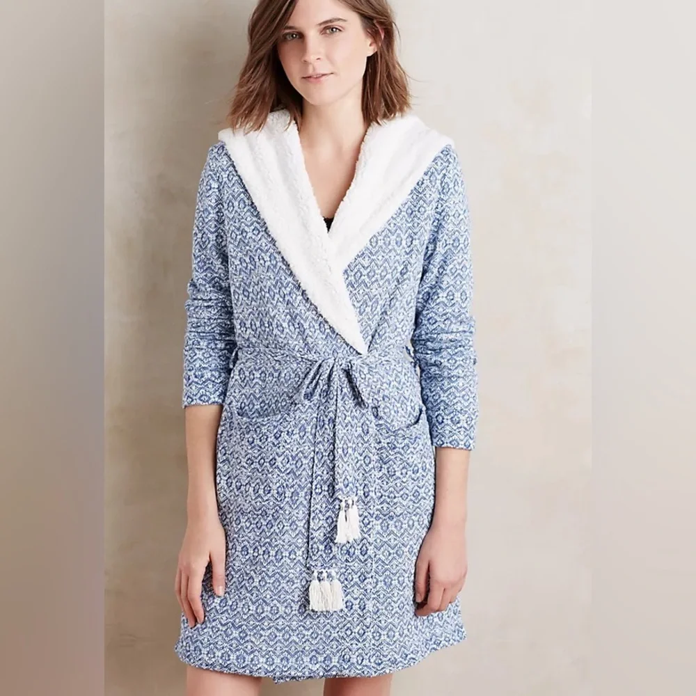 Himalayan Hooded Robe - Picture 1 of 4